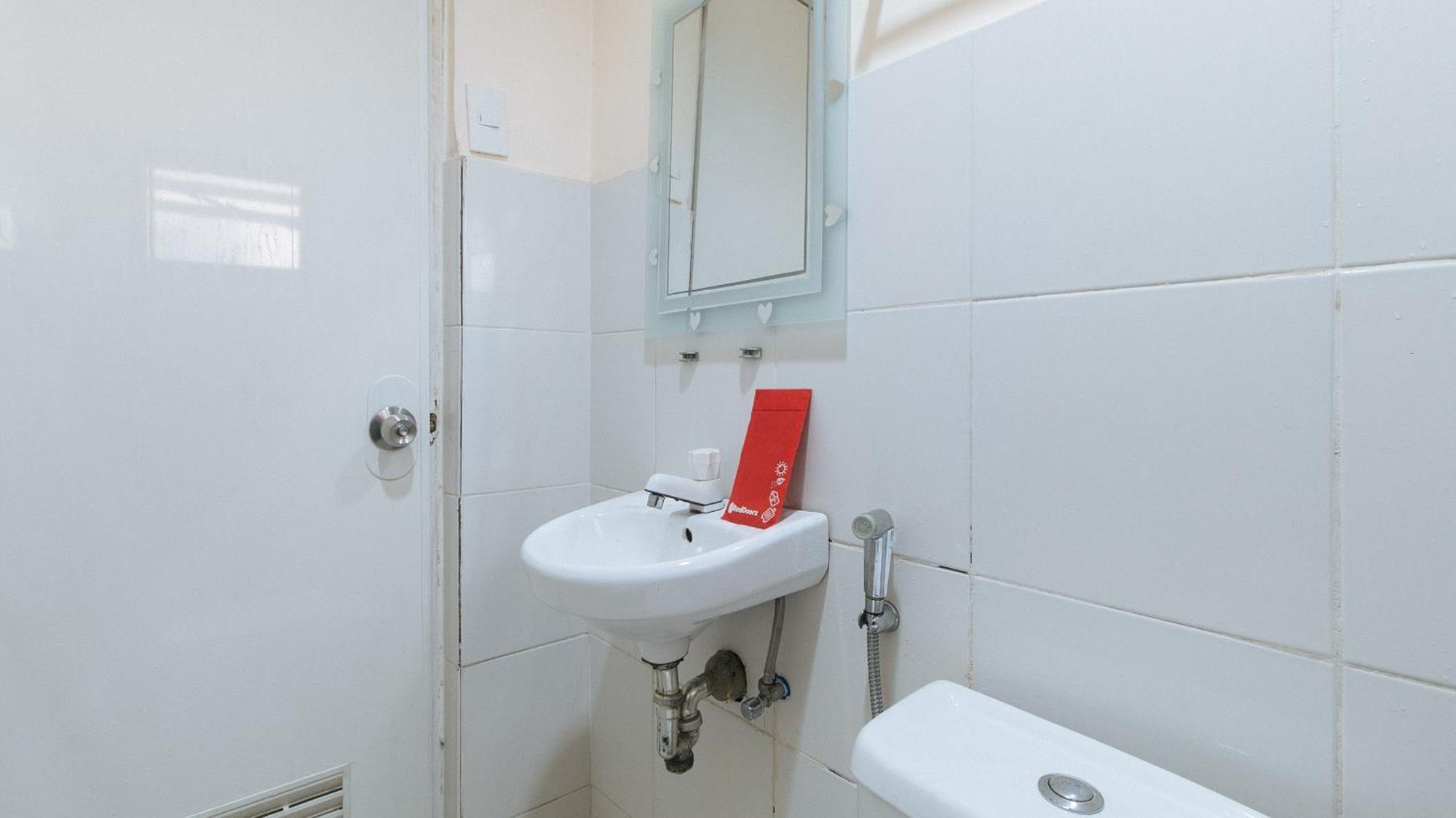 Reddoorz At V-Cat Apartelle Sampaloc Manilla Buitenkant foto