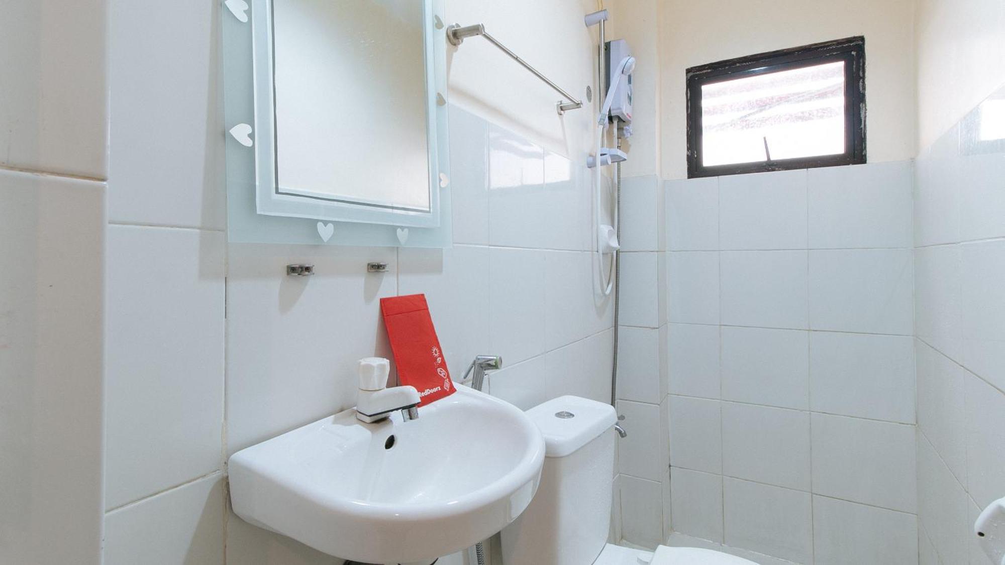 Reddoorz At V-Cat Apartelle Sampaloc Manilla Buitenkant foto