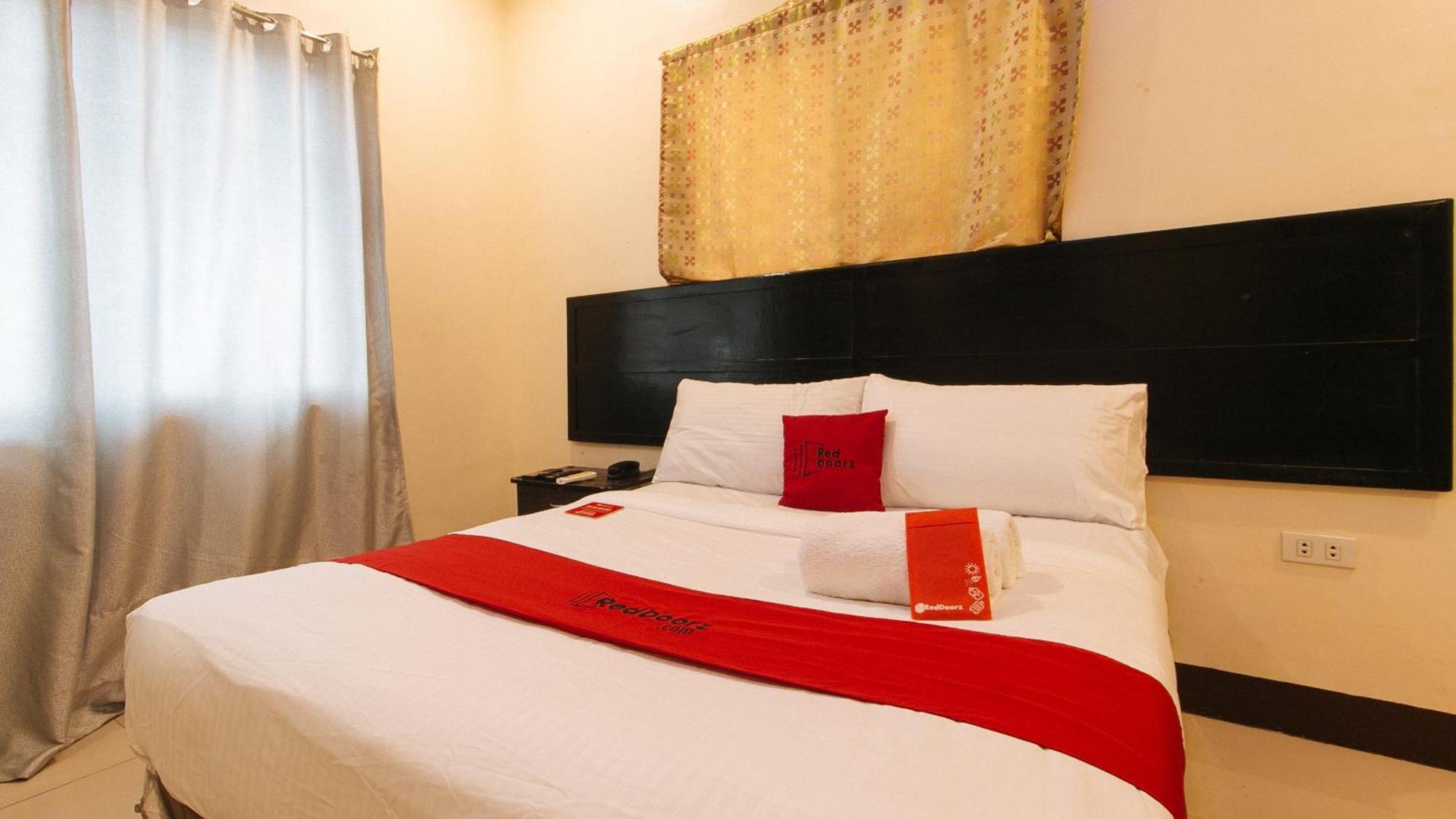 Reddoorz At V-Cat Apartelle Sampaloc Manilla Buitenkant foto