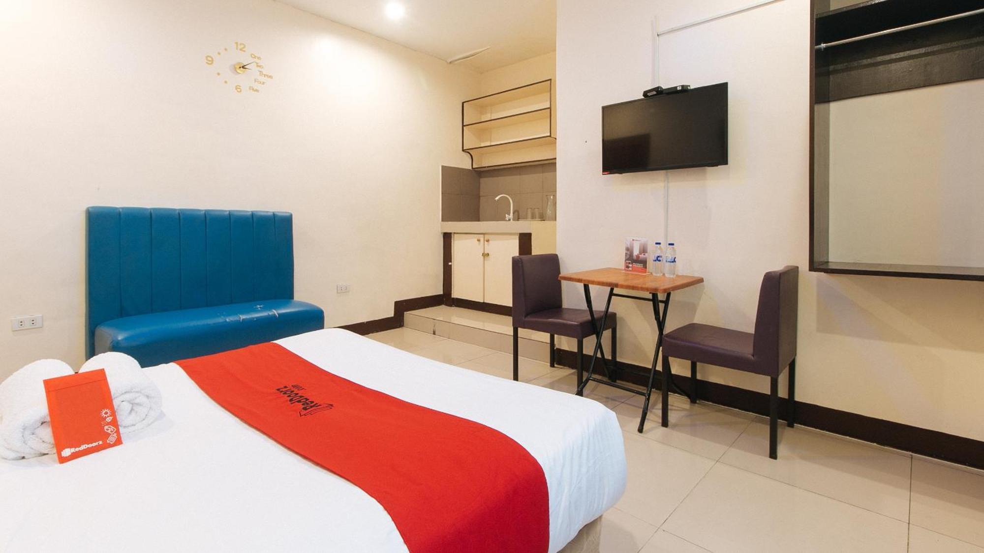 Reddoorz At V-Cat Apartelle Sampaloc Manilla Buitenkant foto