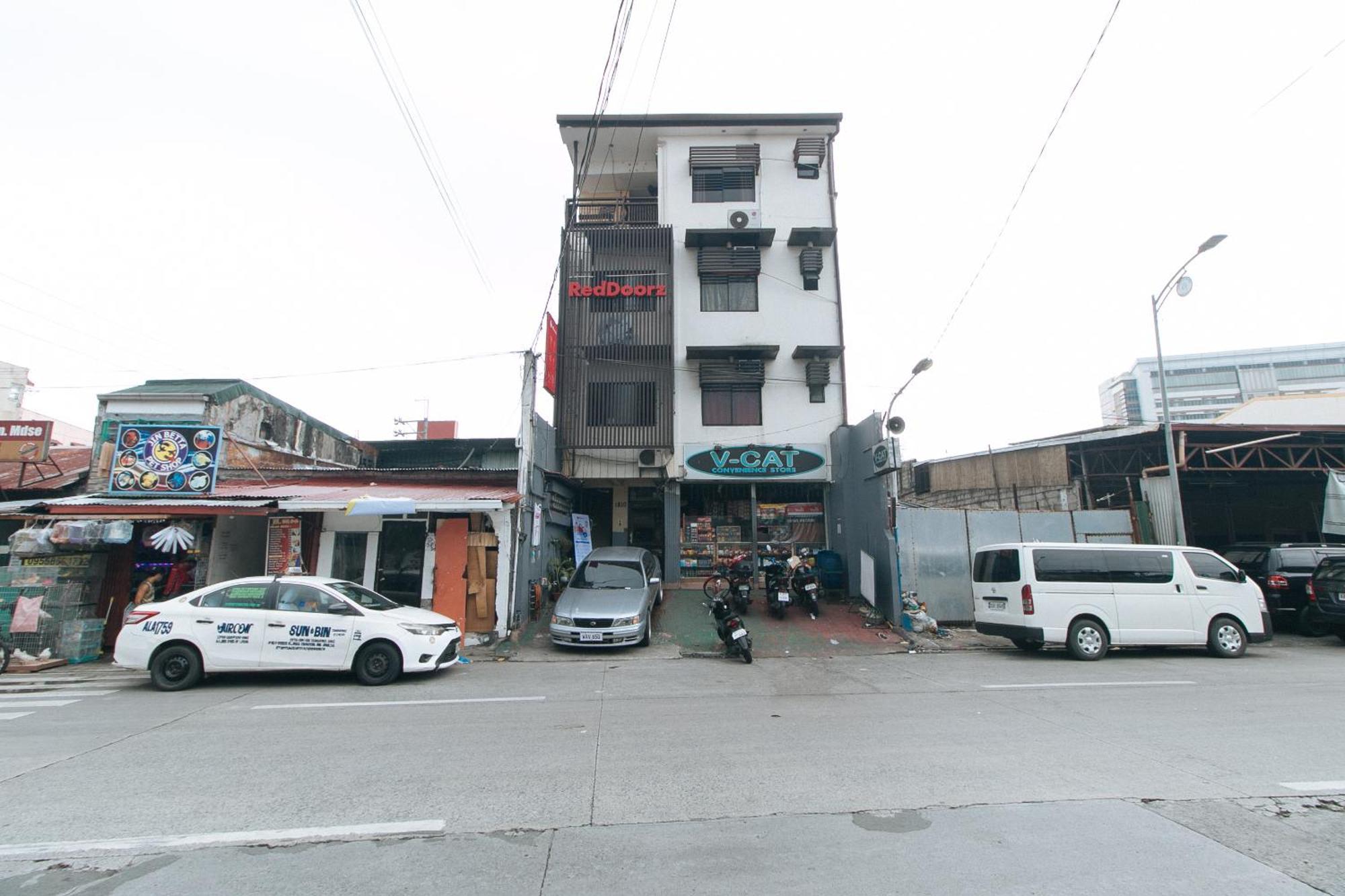 Reddoorz At V-Cat Apartelle Sampaloc Manilla Buitenkant foto