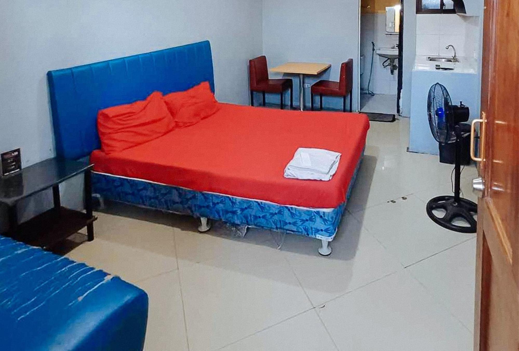 Reddoorz At V-Cat Apartelle Sampaloc Manilla Buitenkant foto