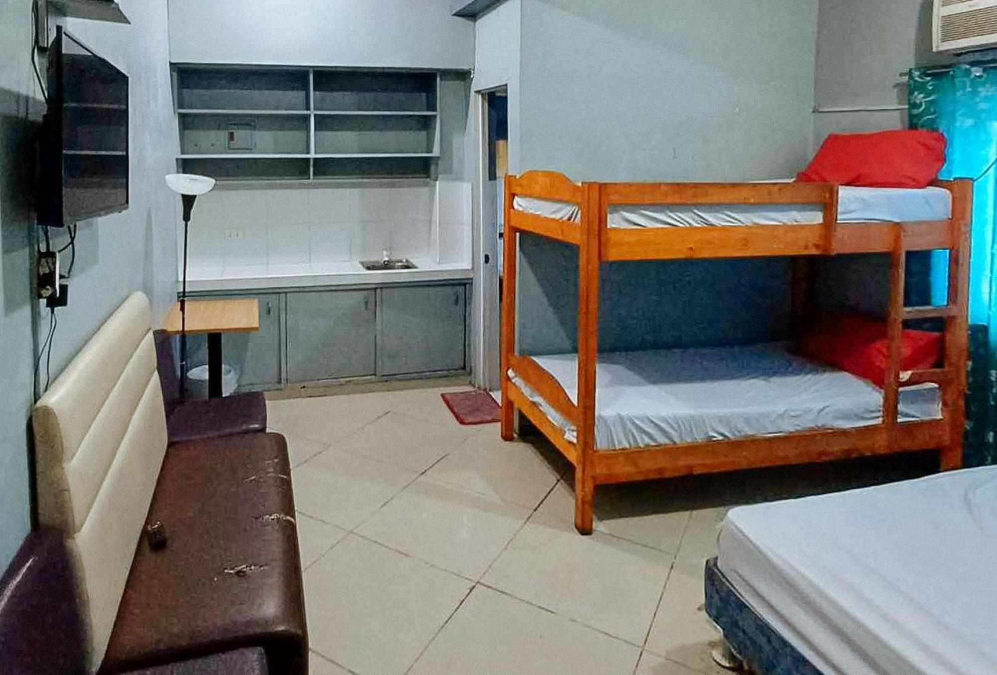 Reddoorz At V-Cat Apartelle Sampaloc Manilla Buitenkant foto