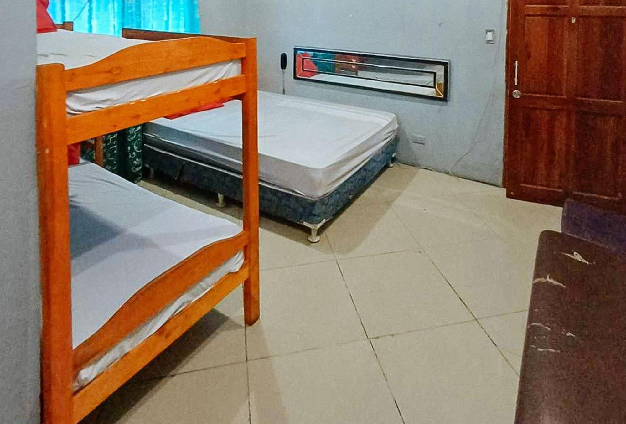 Reddoorz At V-Cat Apartelle Sampaloc Manilla Buitenkant foto